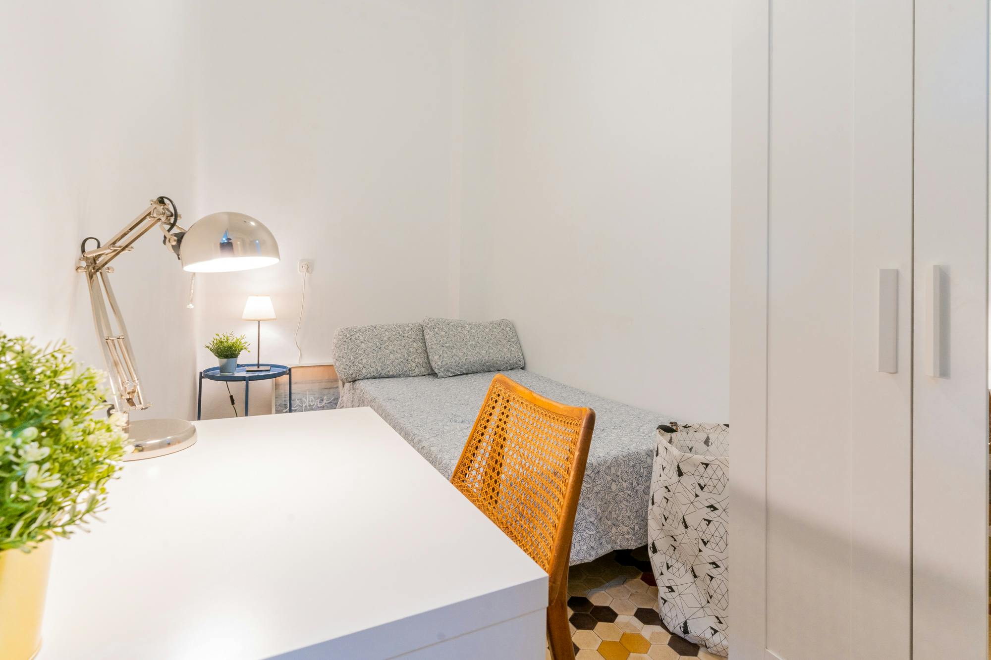 Carrer de Guillem de Castro, Valencia preview
