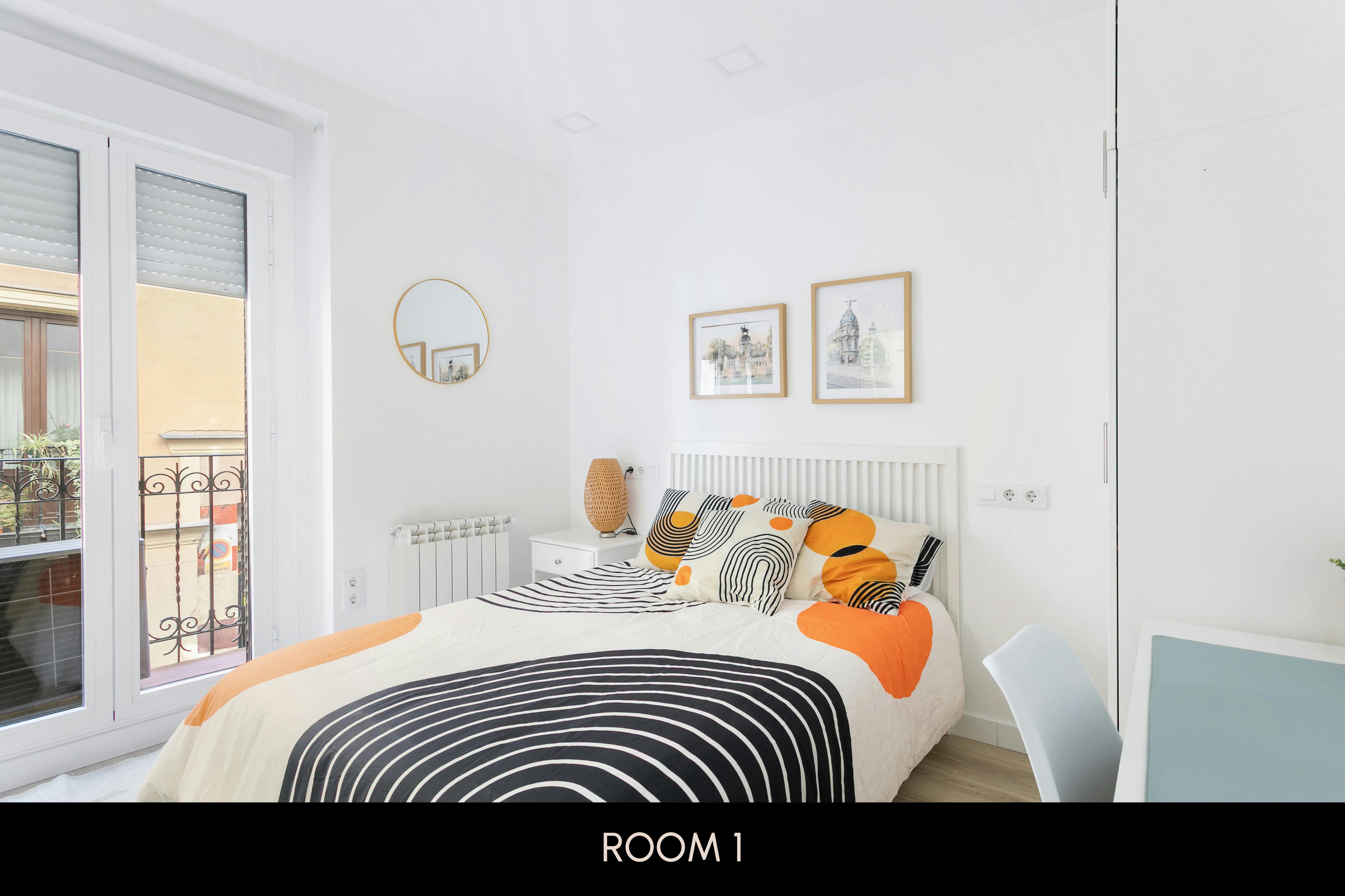 Private room in Calle de la Palma, Madrid (1739658) ROOM