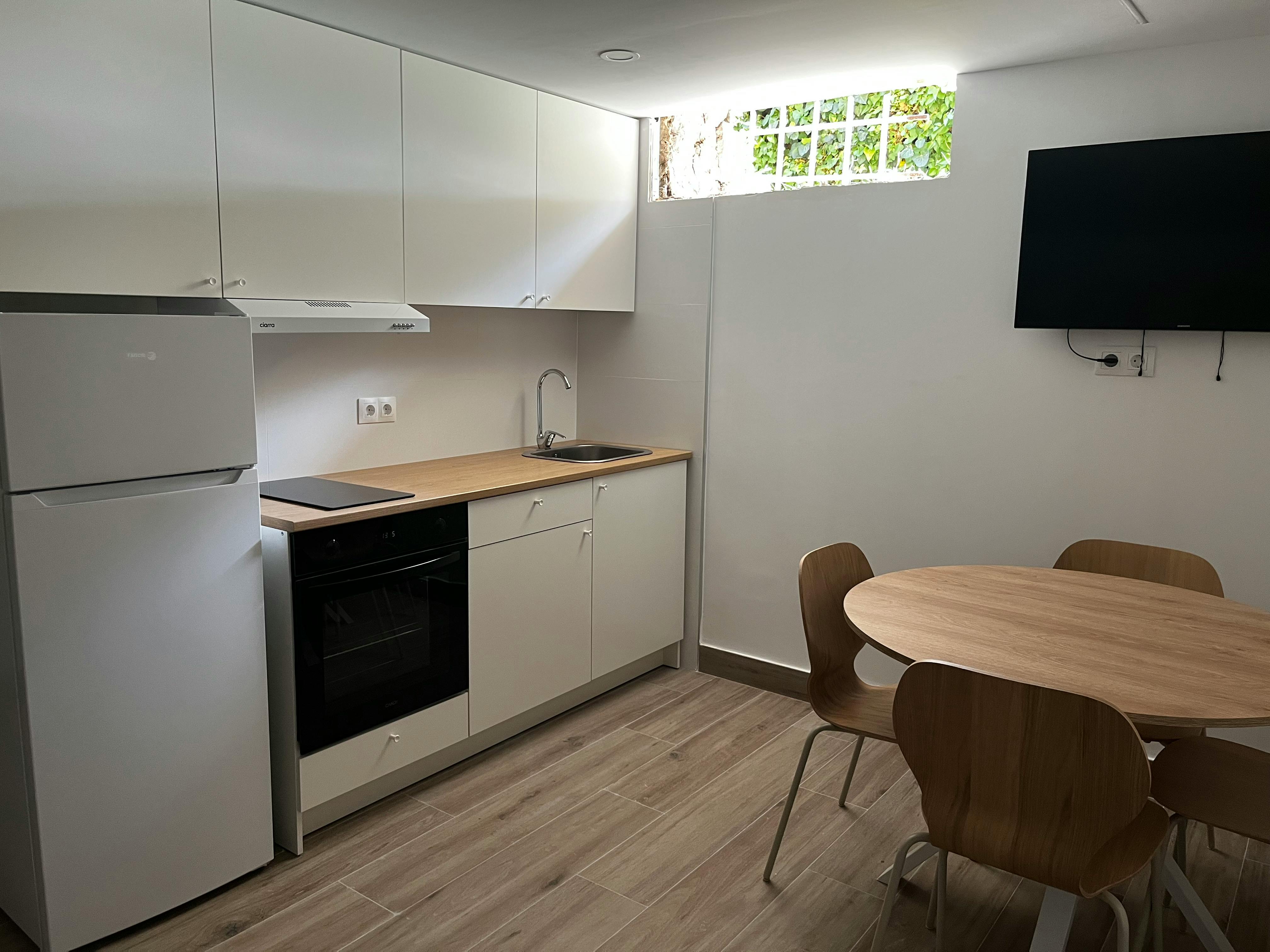 Studio te huur voor € 1.100 per maand in Madrid, Calle de la Carabela