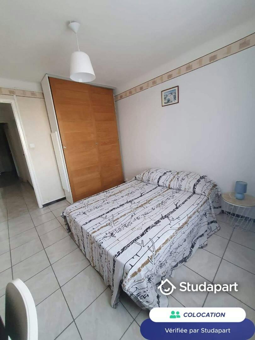 Private room for rent on Rue de Crimée, Marseille - Plus