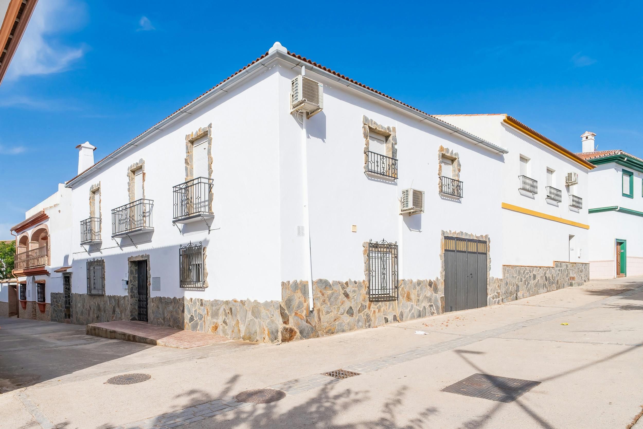 House for rent for €9,999 per month in El Burgo, Calle el Emir