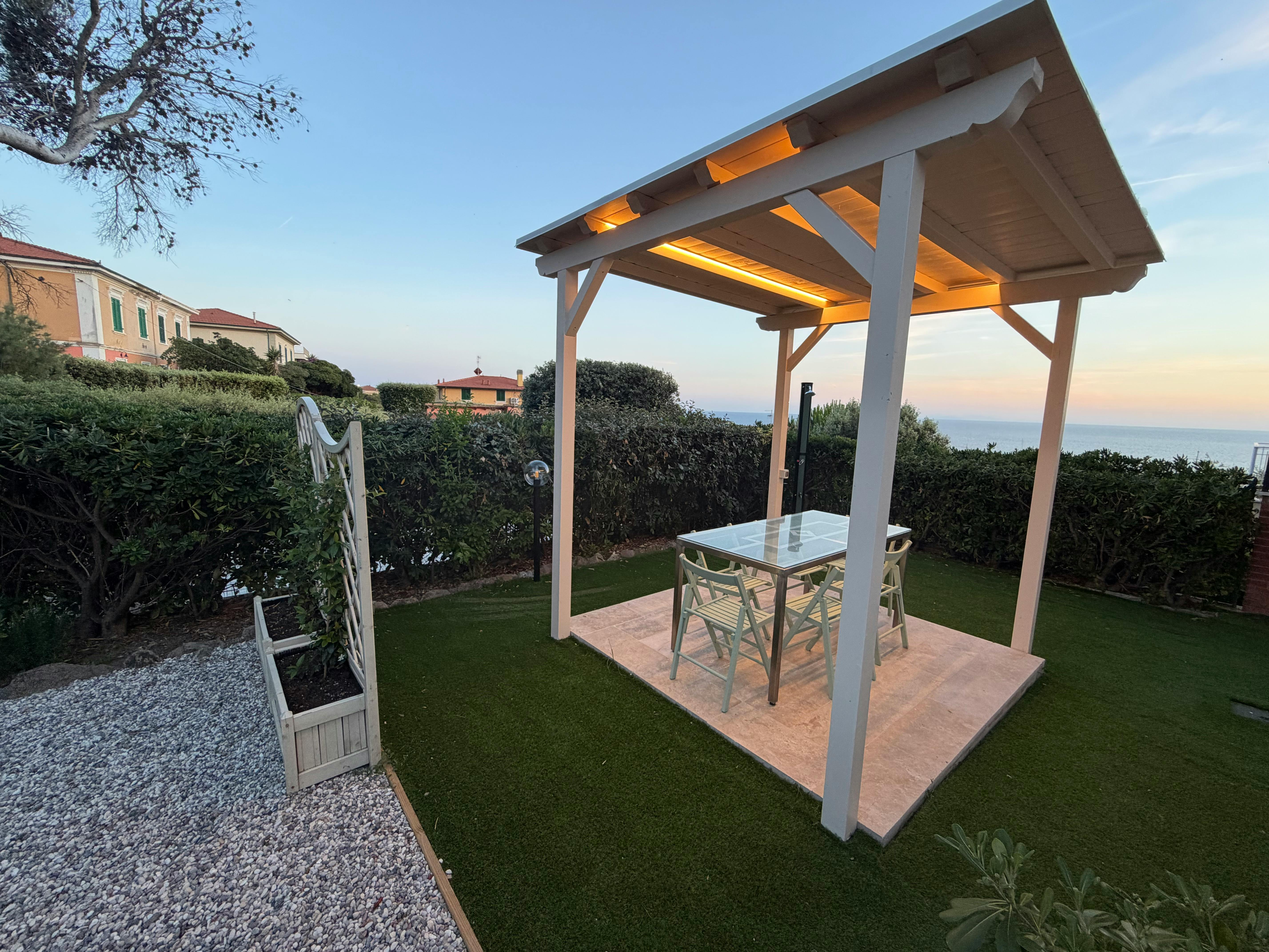 Appartement te huur voor € 1.500 per maand in Rosignano Solvay-Castiglioncello, Via Bengasi