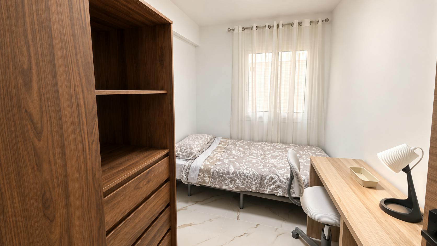 Private room in Calle Carlota Pasaron, Alicante (1739883) room image 2