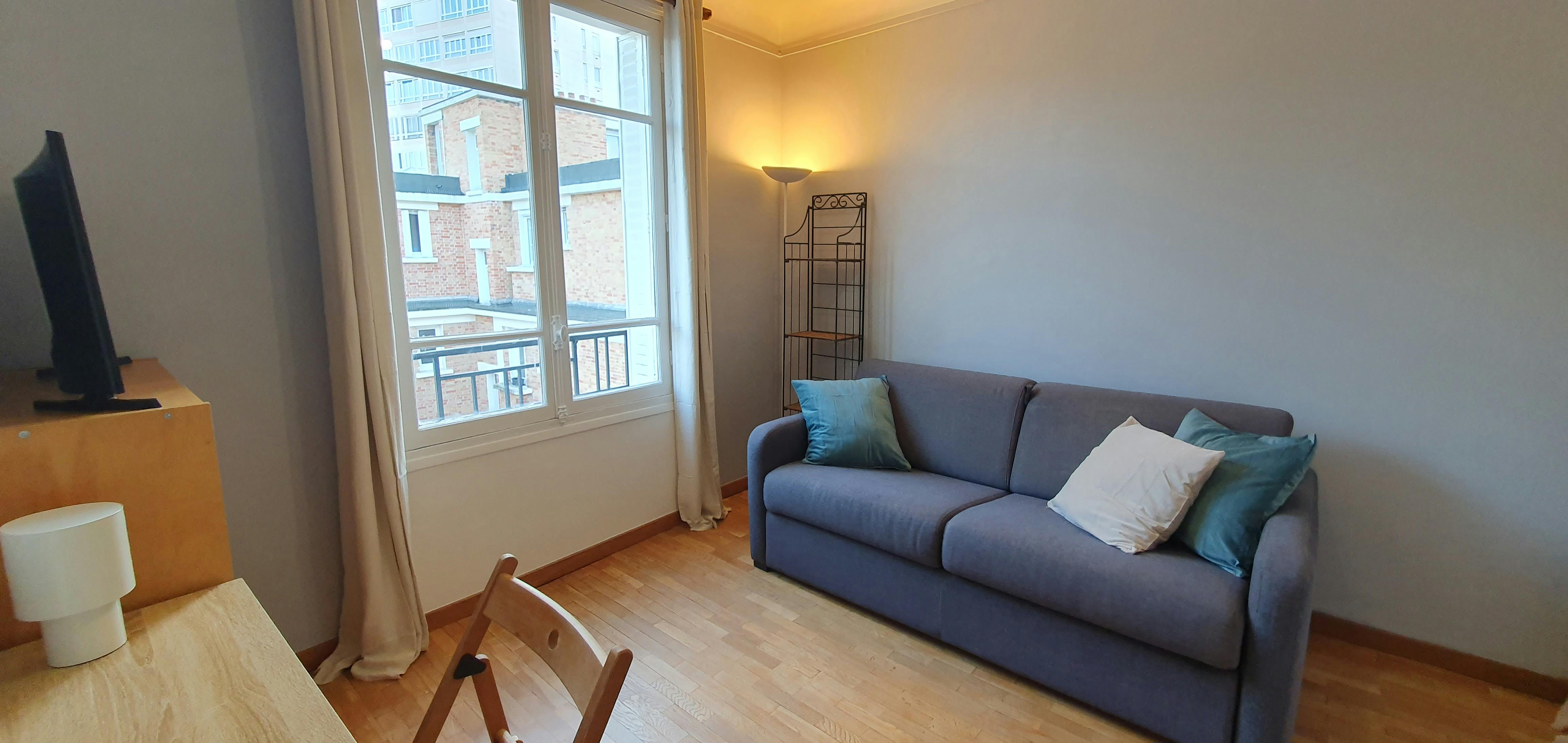 Lägenhet att hyra för 1 230 € i månaden i Paris, Rue Janssen