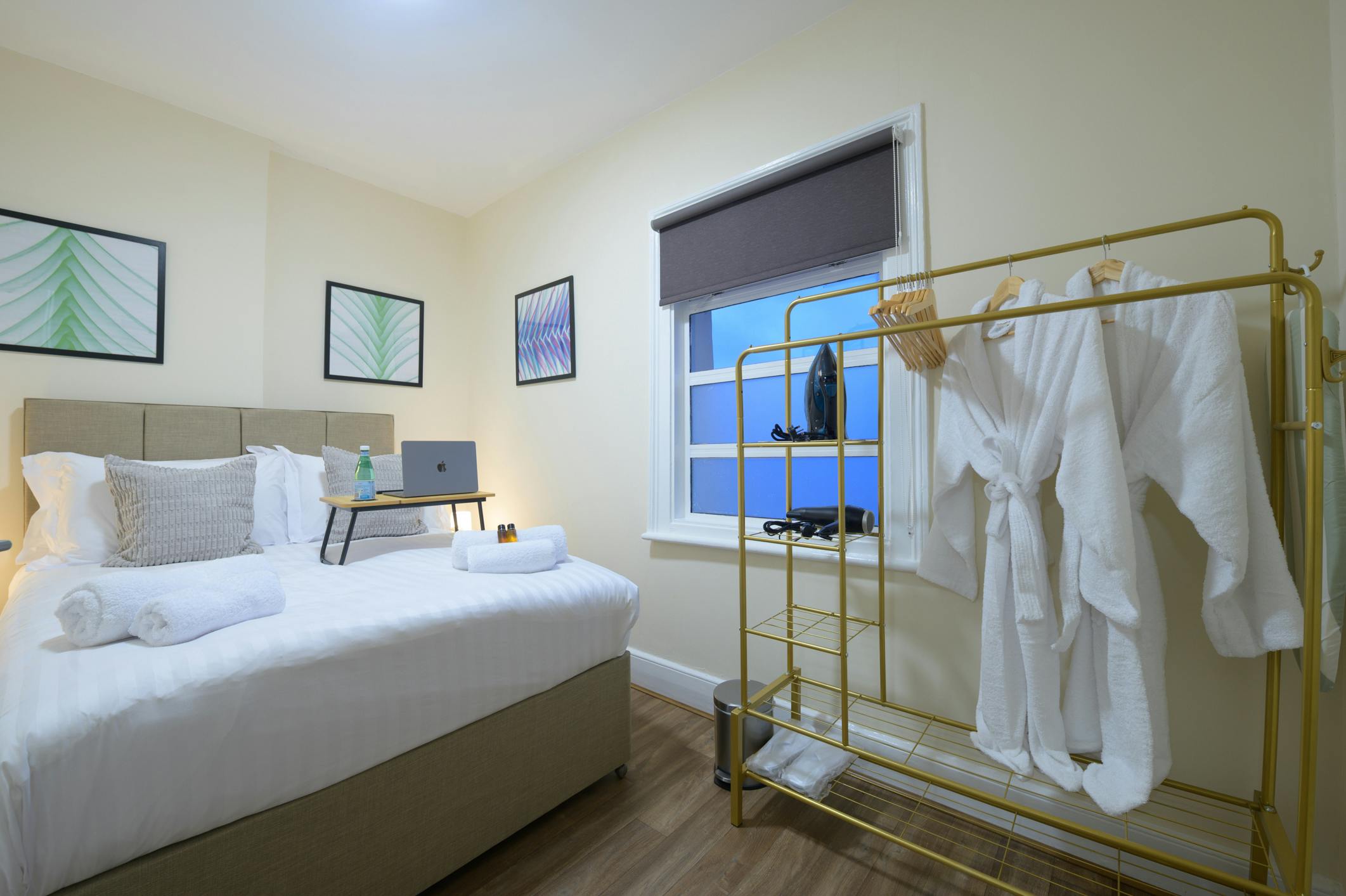 Cameră privată de închiriat pentru 1.100 EUR pe lună în London, Cambridge Gardens