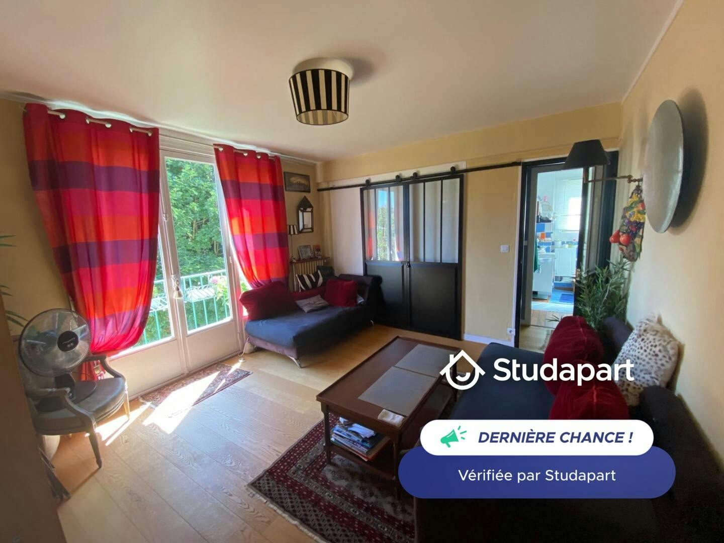Apartment for rent for €1,660 per month in Sèvres, Rue Develly