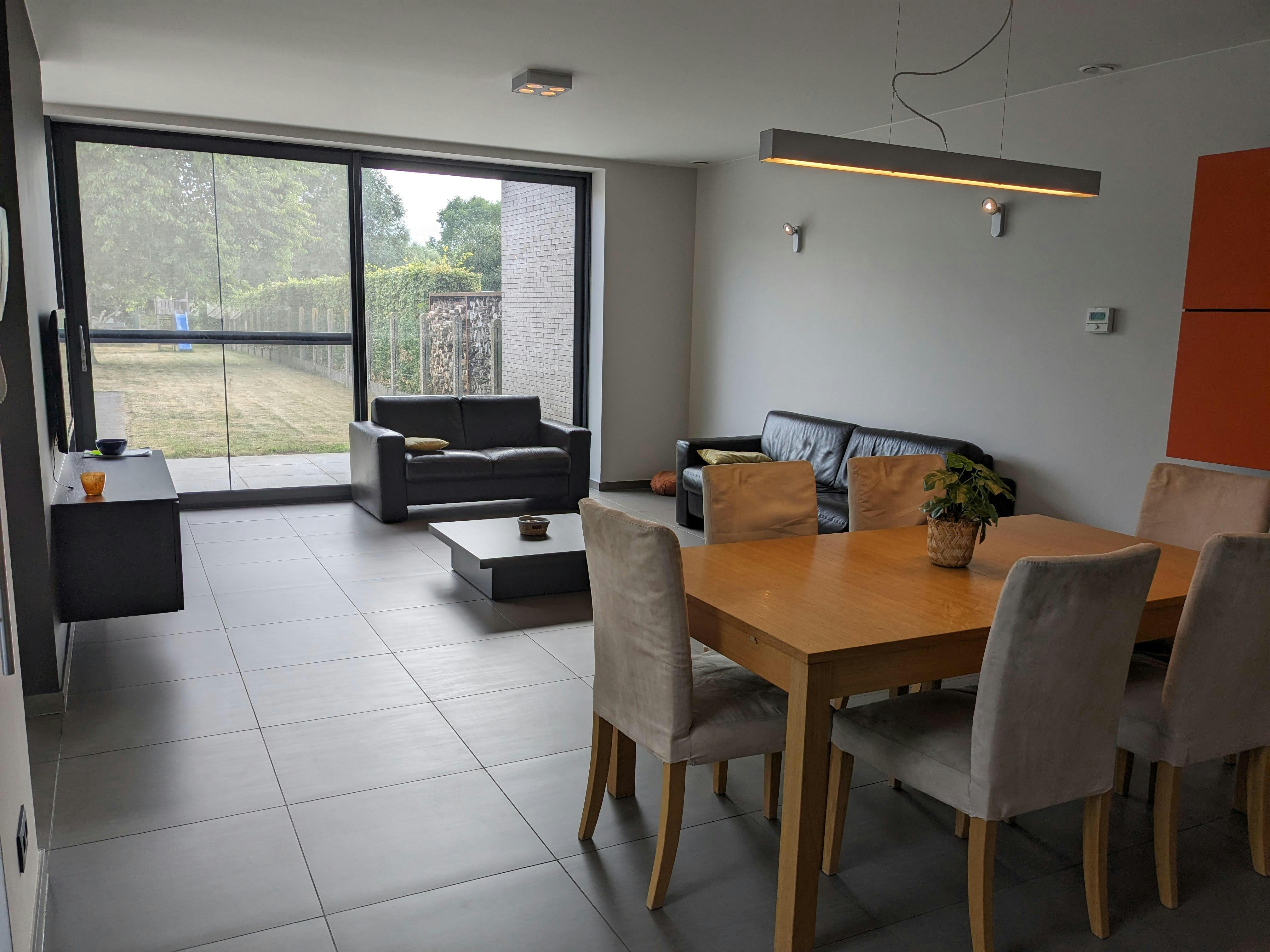 Huis te huur voor € 3.200 per maand in Lebbeke, Dries