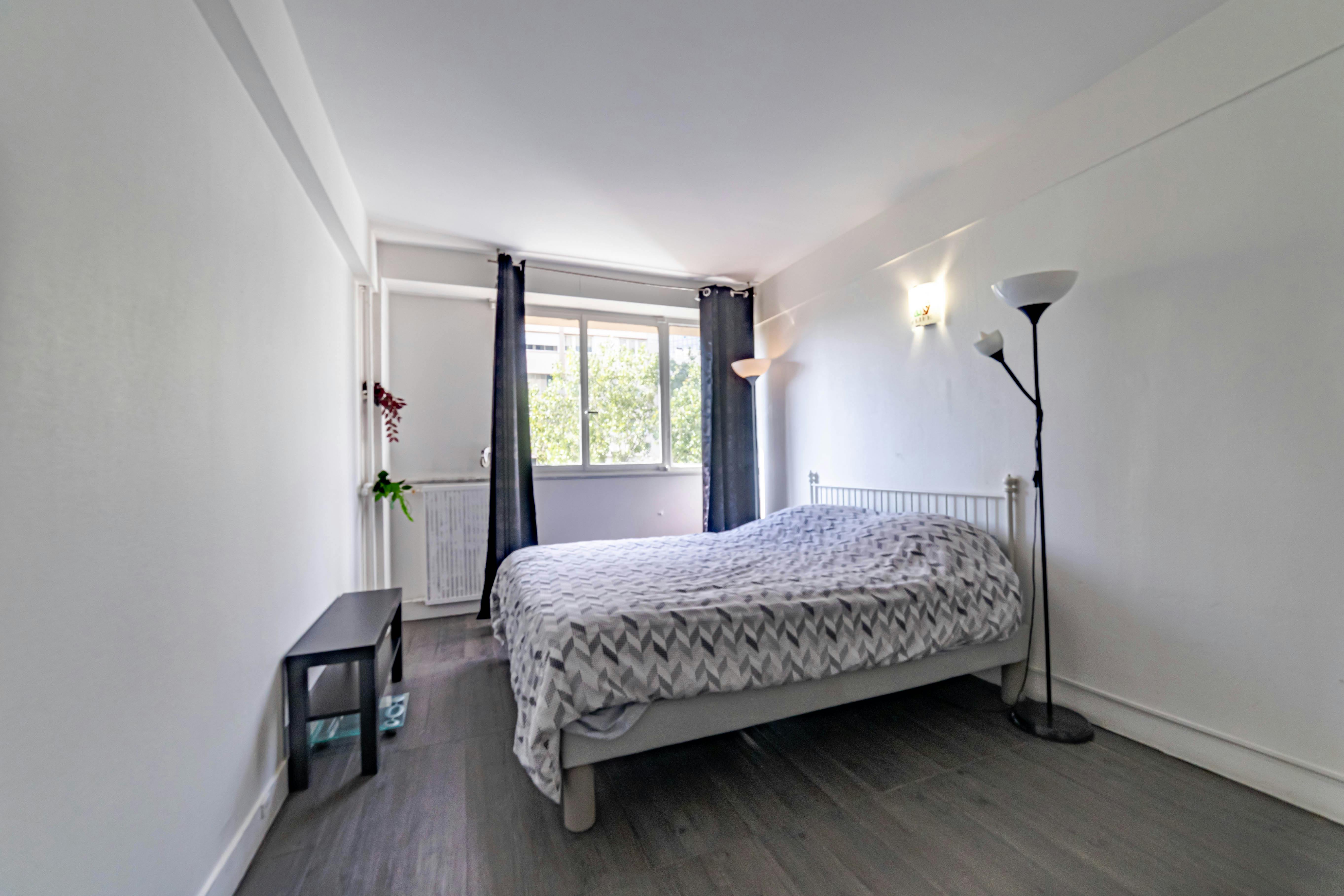 Private room for rent for €1,000 per month in Puteaux, Jardins Boieldieu