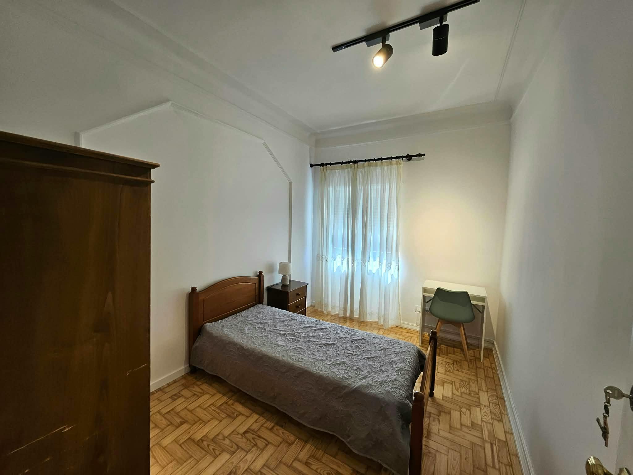WG-Zimmer zu mieten für 350 € pro Monat in Braga, Rua Bernardo Sequeira