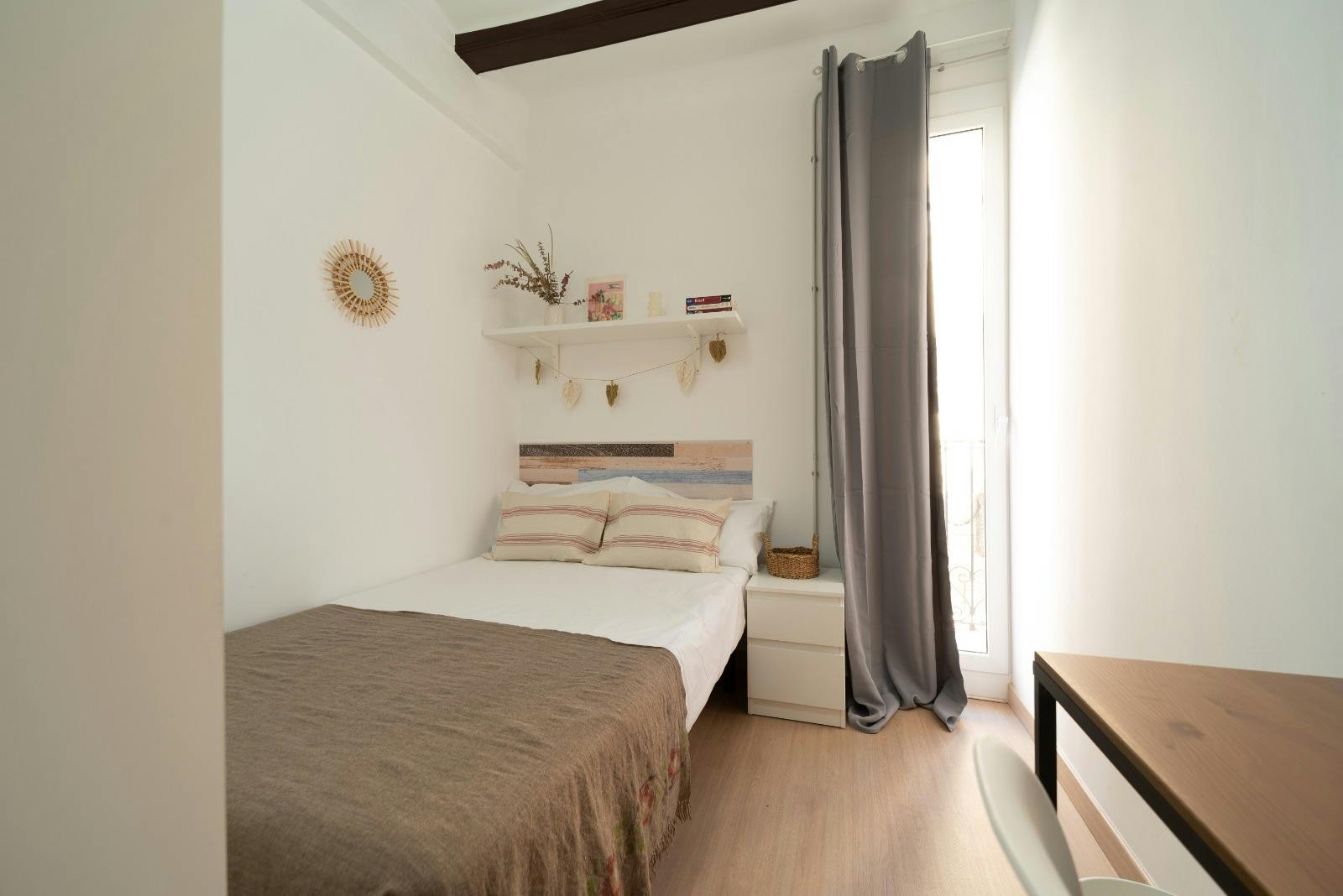 Private room in Carrer de la Lluna, Barcelona (1740311) room image 1