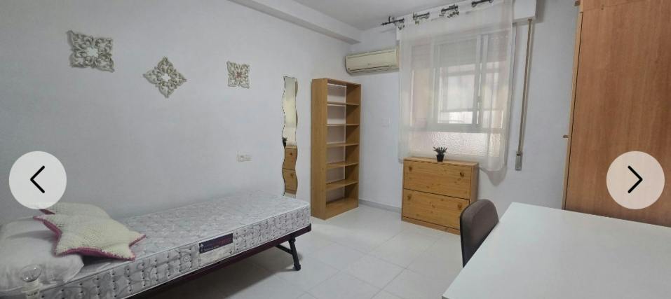 Private room for rent for €320 per month in Córdoba, Avenida Gran Vía Parque