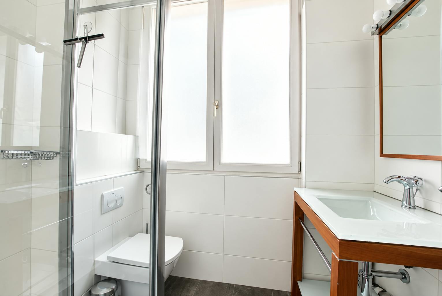 1-Bedroom Apartment in Rue Grillet, Lyon (1740360) room image 9