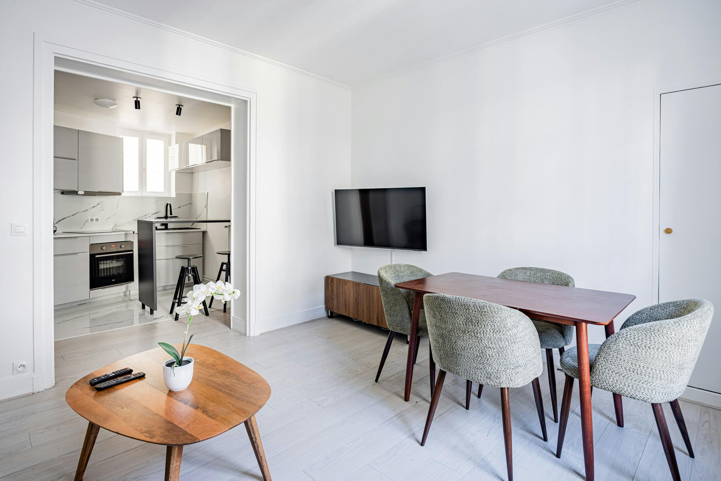 2-Bedroom Apartment in Rue des Poissonniers, Neuilly-sur-Seine (1740403) ROOM 2