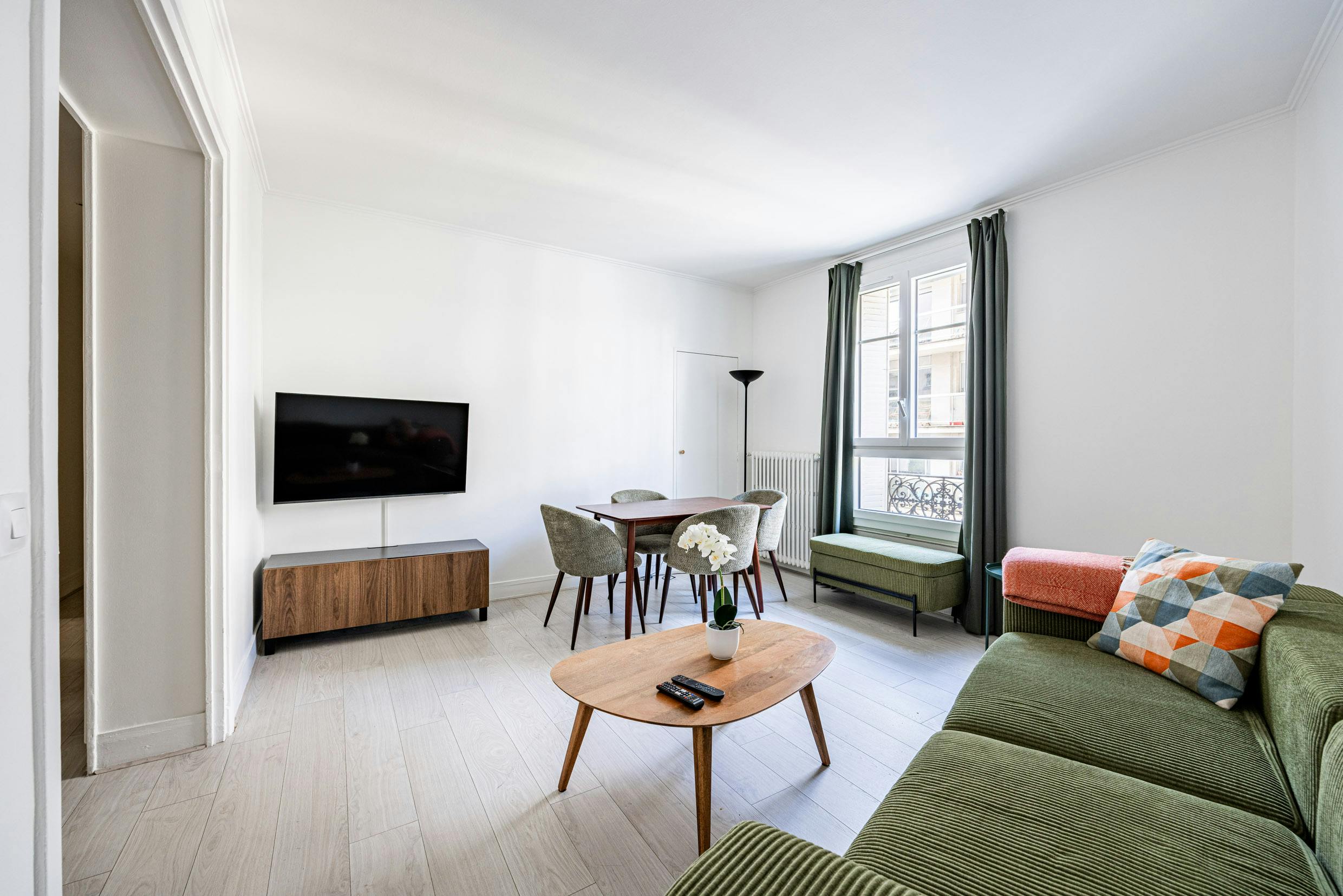 2-Bedroom Apartment in Rue des Poissonniers, Neuilly-sur-Seine (1740403) ROOM 1