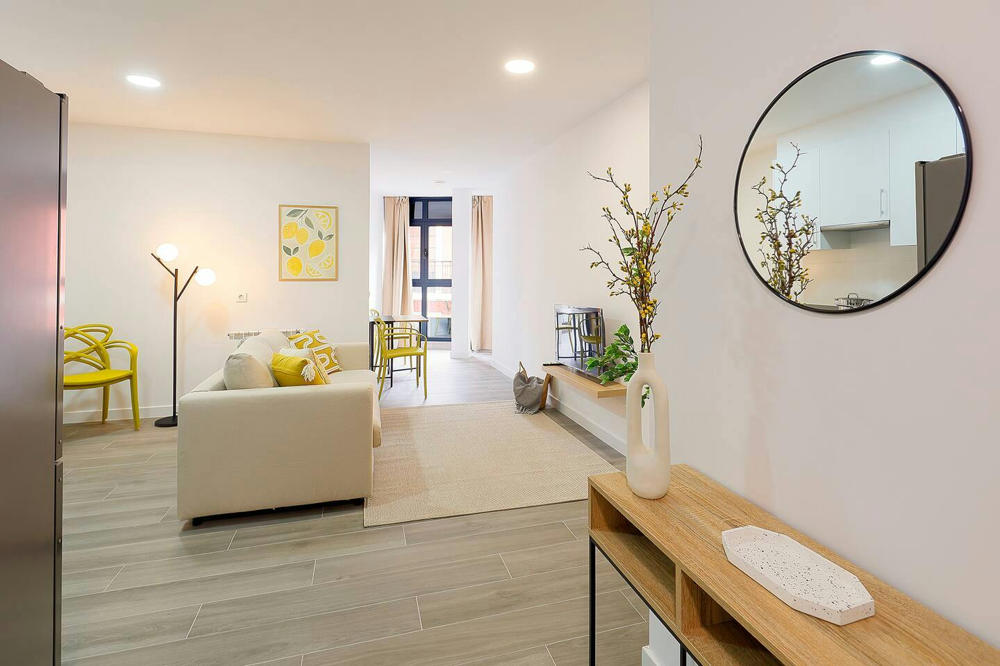 House for rent for €1,000,000 per month in Oviedo, Calle Carpio