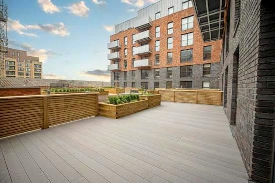 Apartment for rent for £3,695 per month in Salford, Ordsall Lane