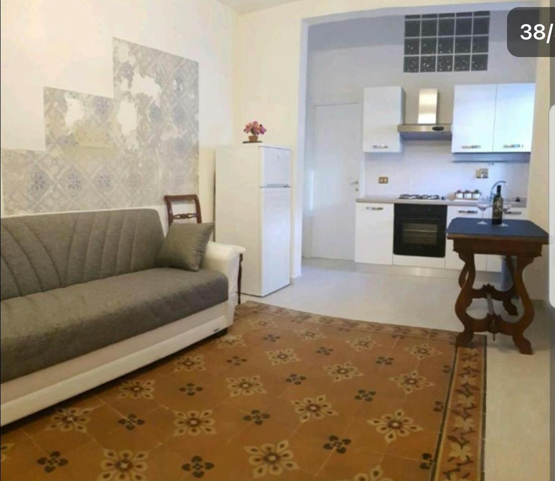 Apartament de închiriat pentru 800 EUR pe lună în Viareggio, Via IV Novembre