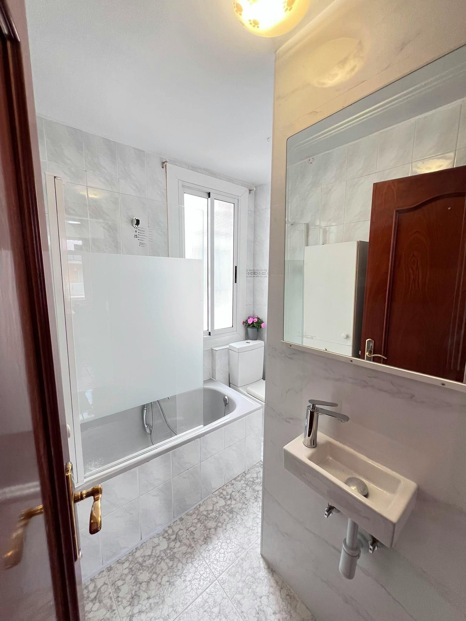 7-Bedroom Apartment in Calle de Tomás Zumalacárregui, Zaragoza (1740521) ROOM 3