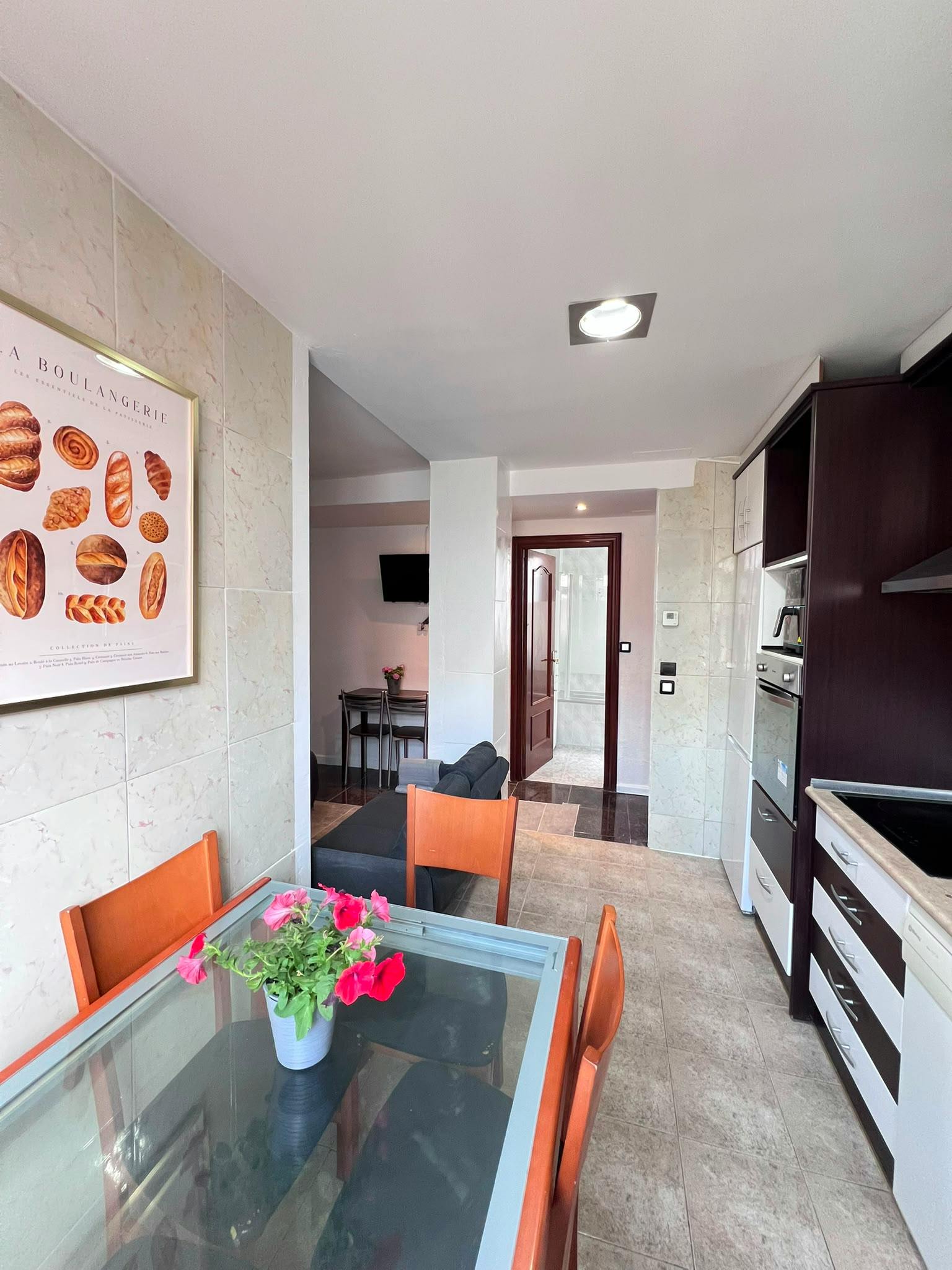 7-Bedroom Apartment in Calle de Tomás Zumalacárregui, Zaragoza (1740521) ROOM
