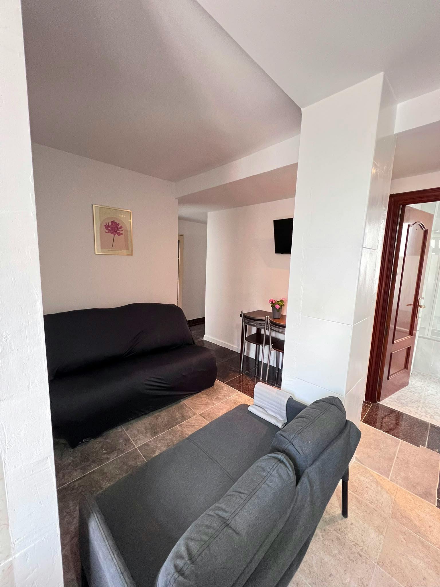 7-Bedroom Apartment in Calle de Tomás Zumalacárregui, Zaragoza (1740521) COMMON_AREA 1