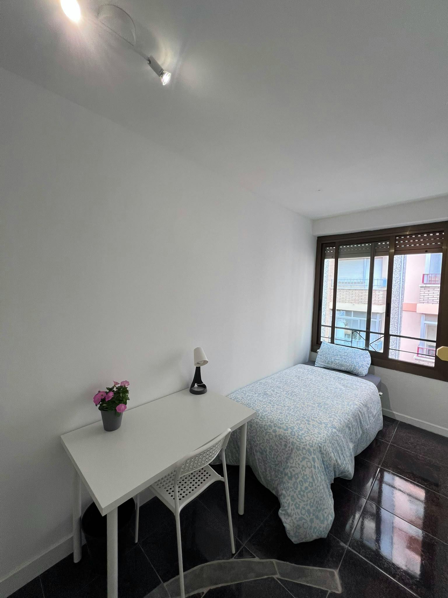 7-Bedroom Apartment in Calle de Tomás Zumalacárregui, Zaragoza (1740521) room image 9