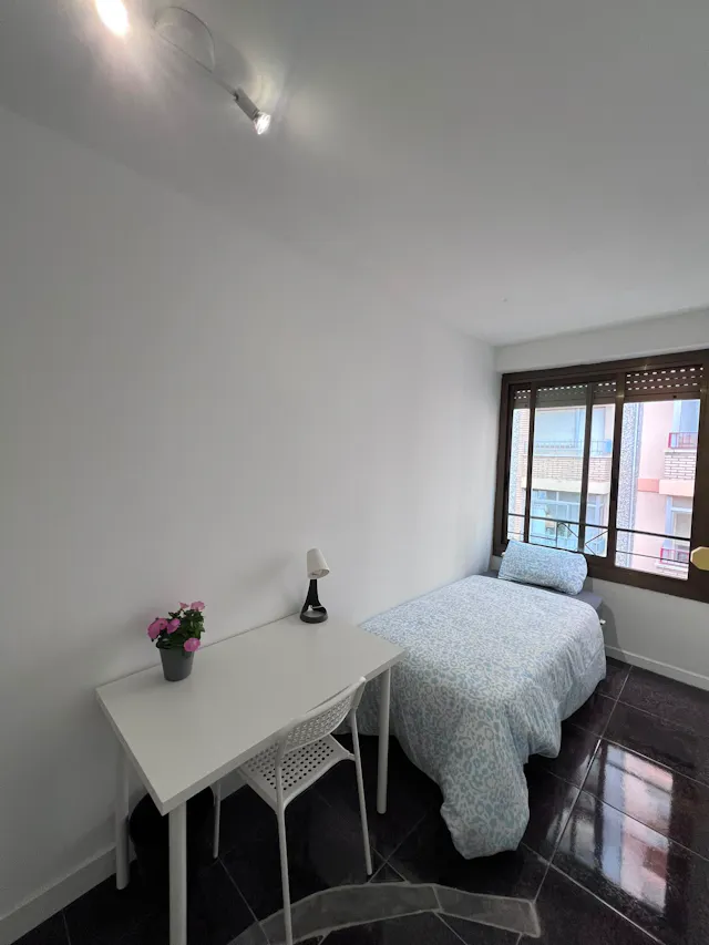 7-Bedroom Apartment in Calle de Tomás Zumalacárregui, Zaragoza (1740521) room image 9