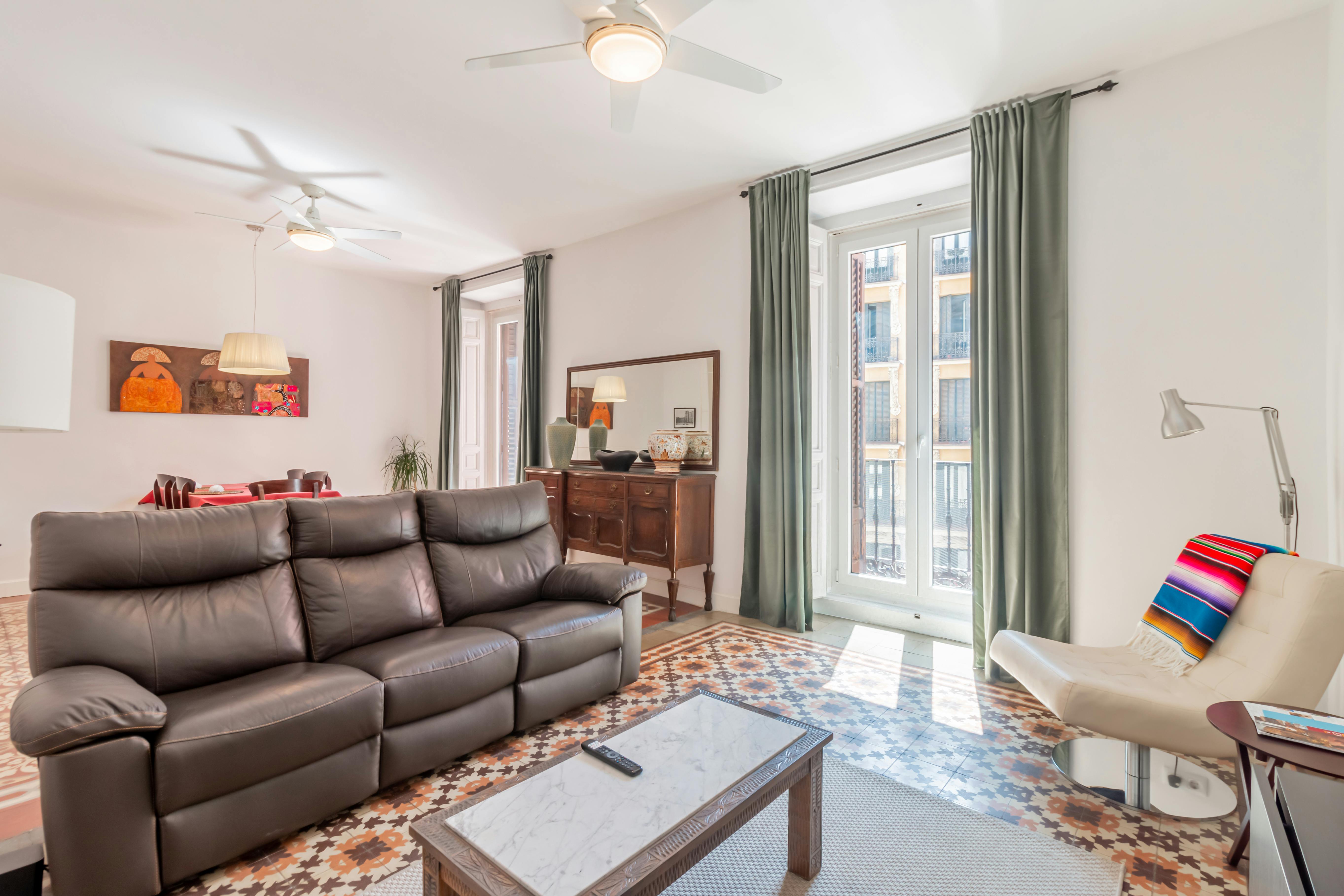 Apartment for rent for €2,350 per month in Madrid, Calle de Cuchilleros
