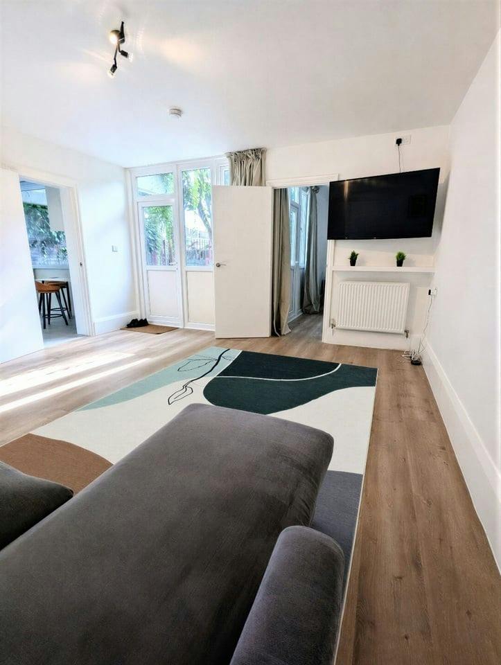 Apartament de închiriat pentru 3.300 EUR pe lună în London, Kirwyn Way