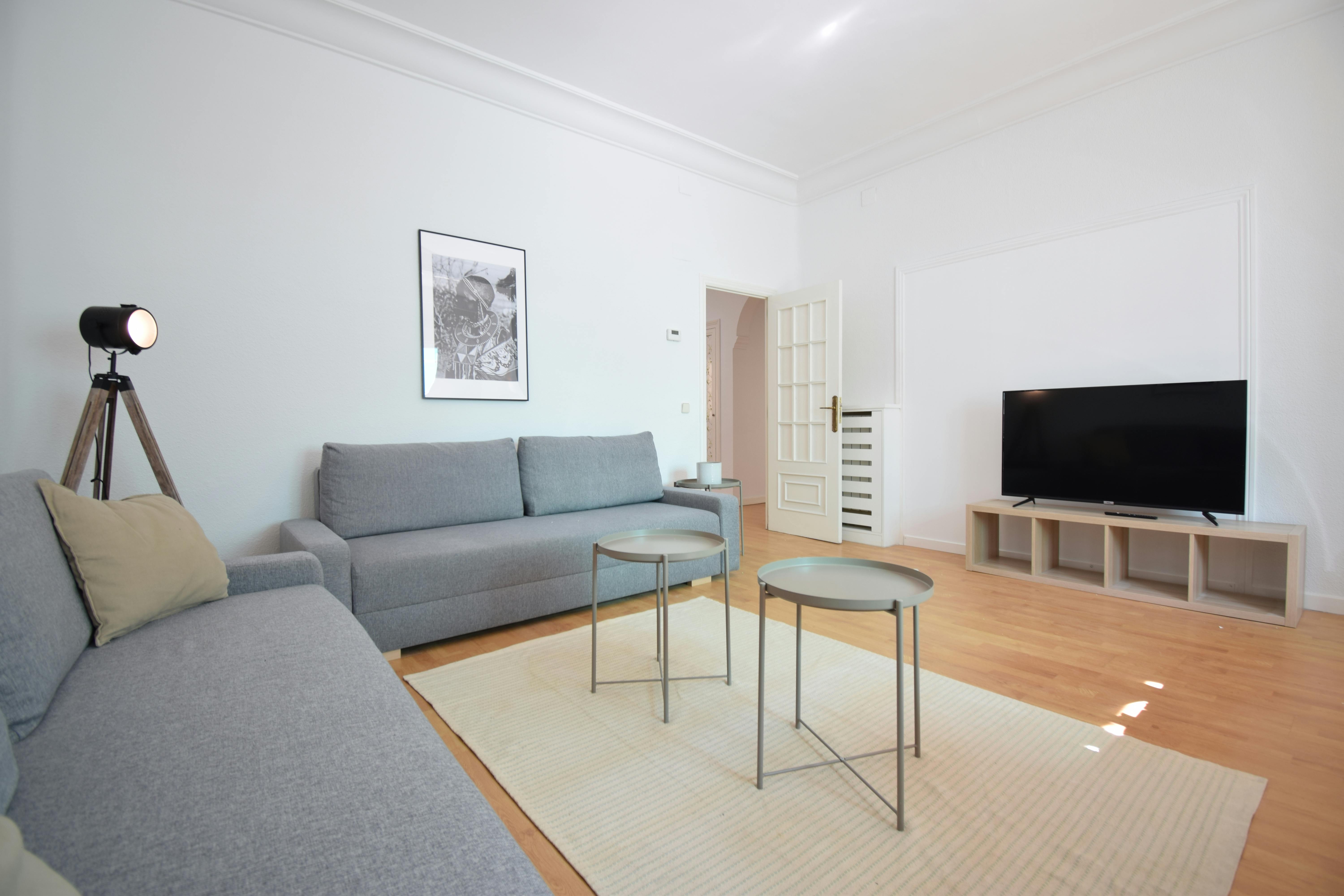 6-Bedroom Apartment in Calle de Espronceda, Madrid (1740554) ROOM 1