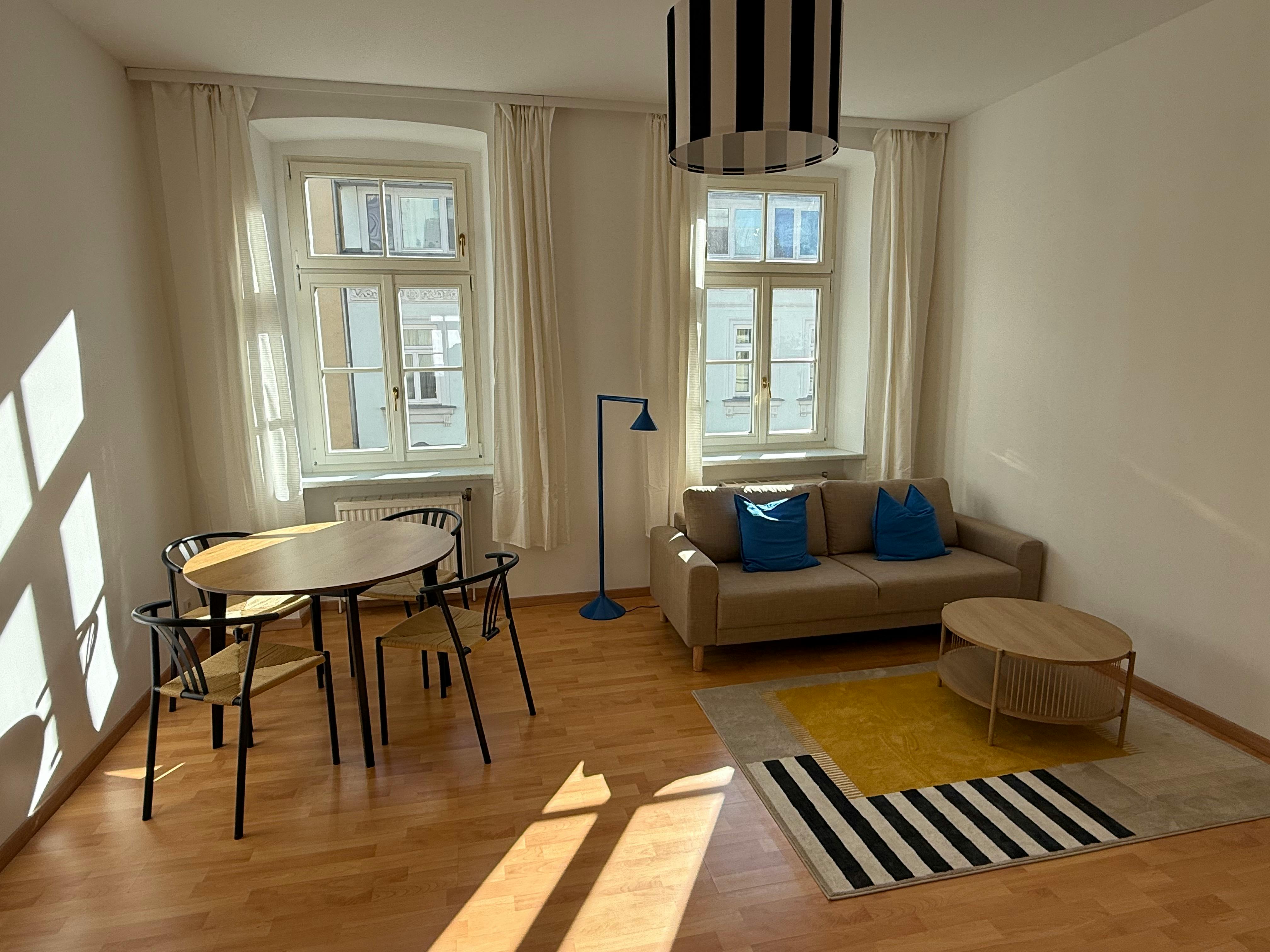 Apartment for rent for €1,580 per month in Vienna, Theresiengasse