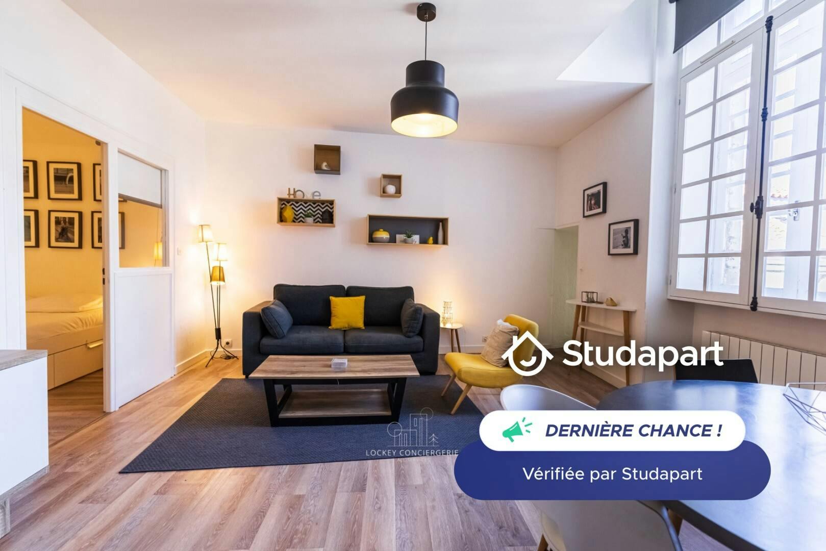 Apartment for rent for €990 per month in La Rochelle, Rue des Merciers