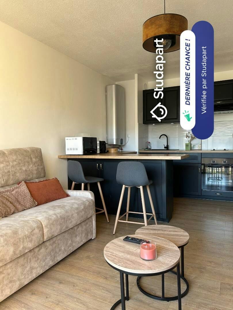 Apartment for rent for €650 per month in Six-Fours-les-Plages, Rue Curet Bas