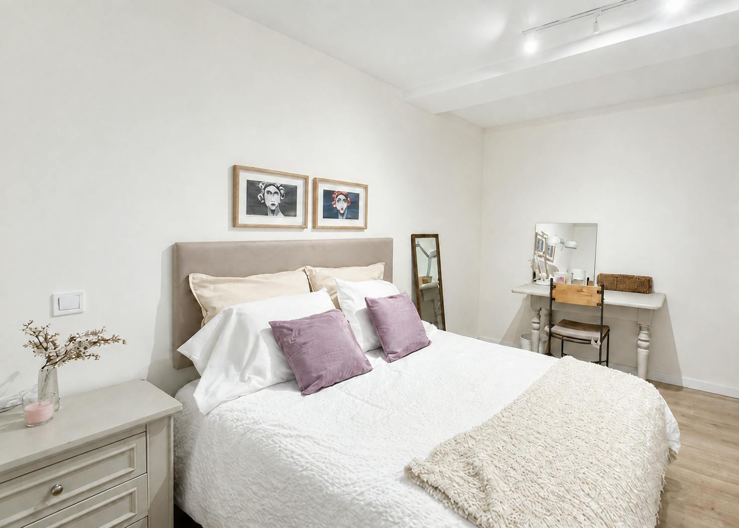 Private room for rent for €850 per month in Alcobendas, Calle de la Azalea