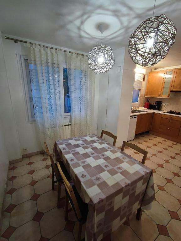 2-Bedroom Apartment in Domaine des Hocquettes, Suresnes (1740787) ROOM 1