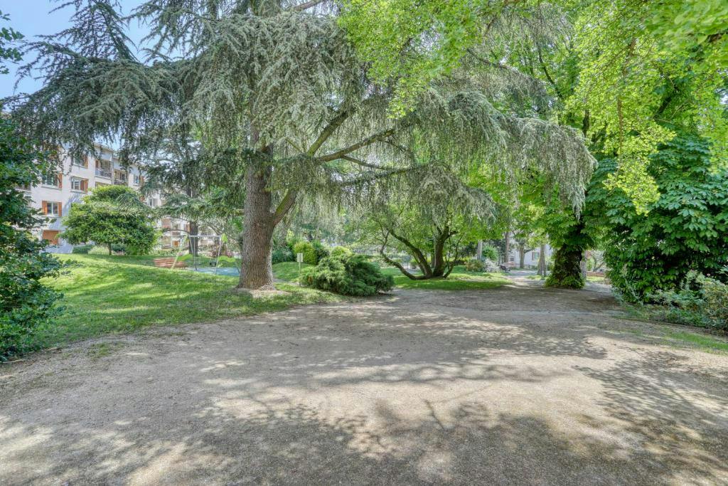 2-Bedroom Apartment in Domaine des Hocquettes, Suresnes (1740787) room image 10