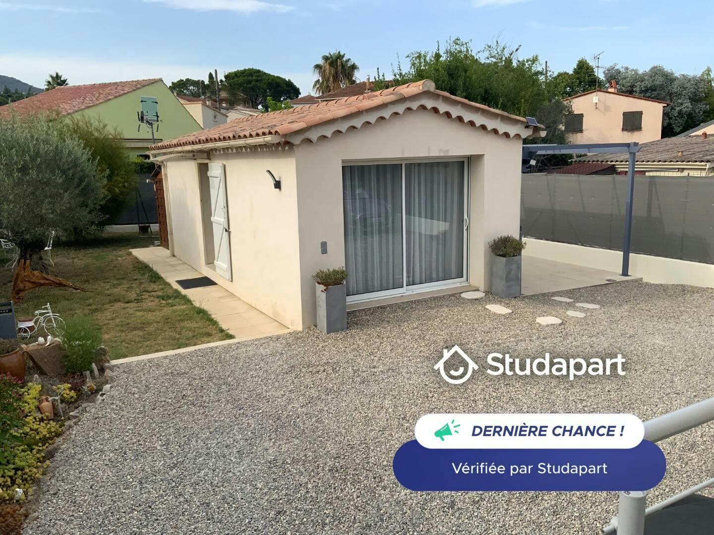 公寓 正在以 €680 的月租出租，其位于 Mandelieu-la-Napoule, Boulevard Estérel Parc