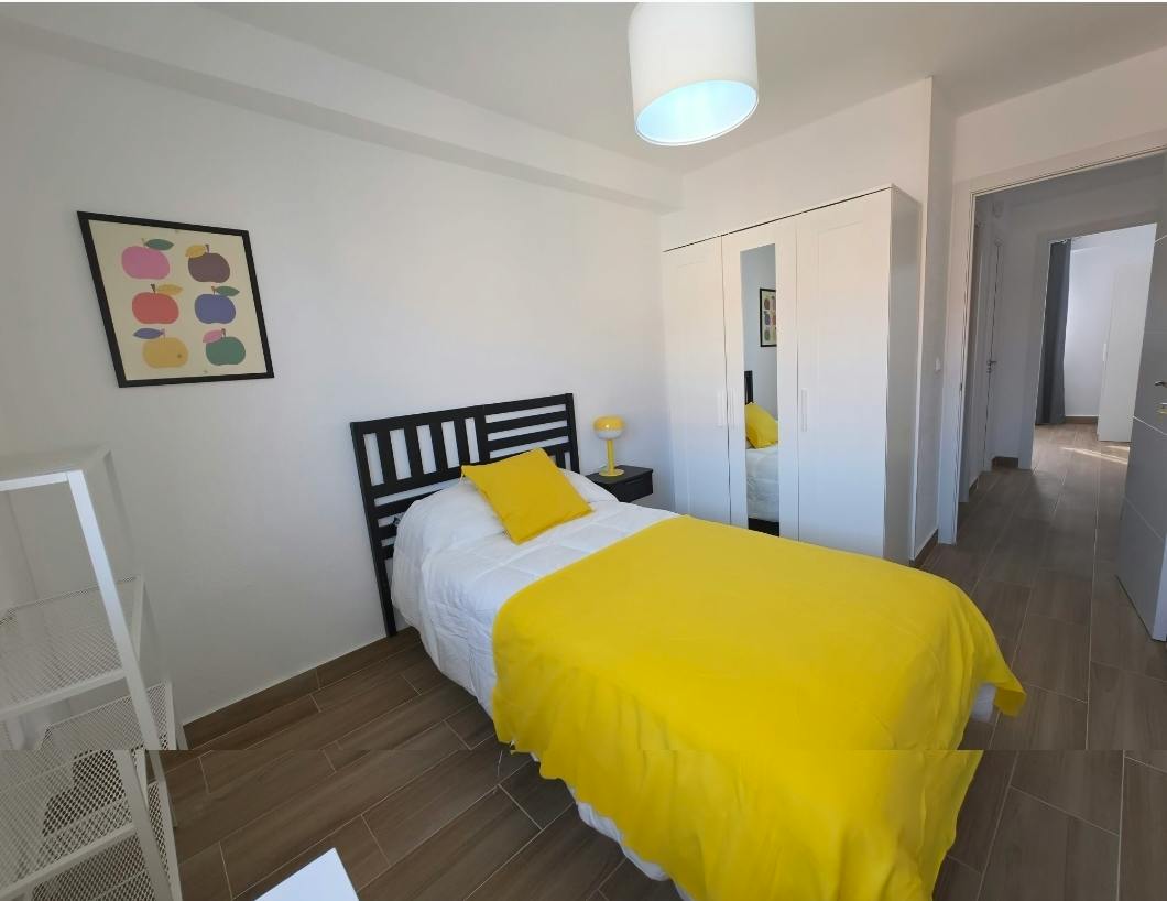 Chambre privée à louer pour 495 €/mois à Madrid, Calle Vía Carpetana