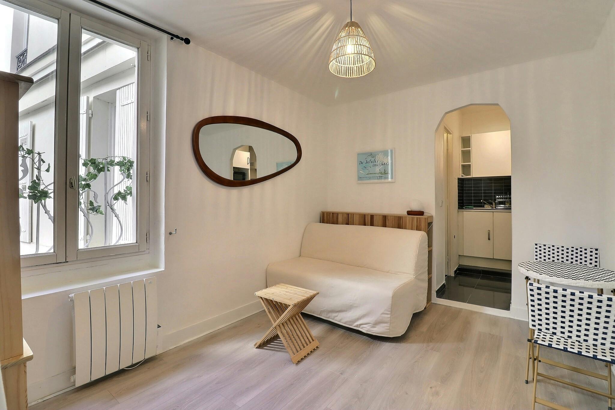 Studio zu mieten für 1.350 € pro Monat in Paris, Rue des Suisses