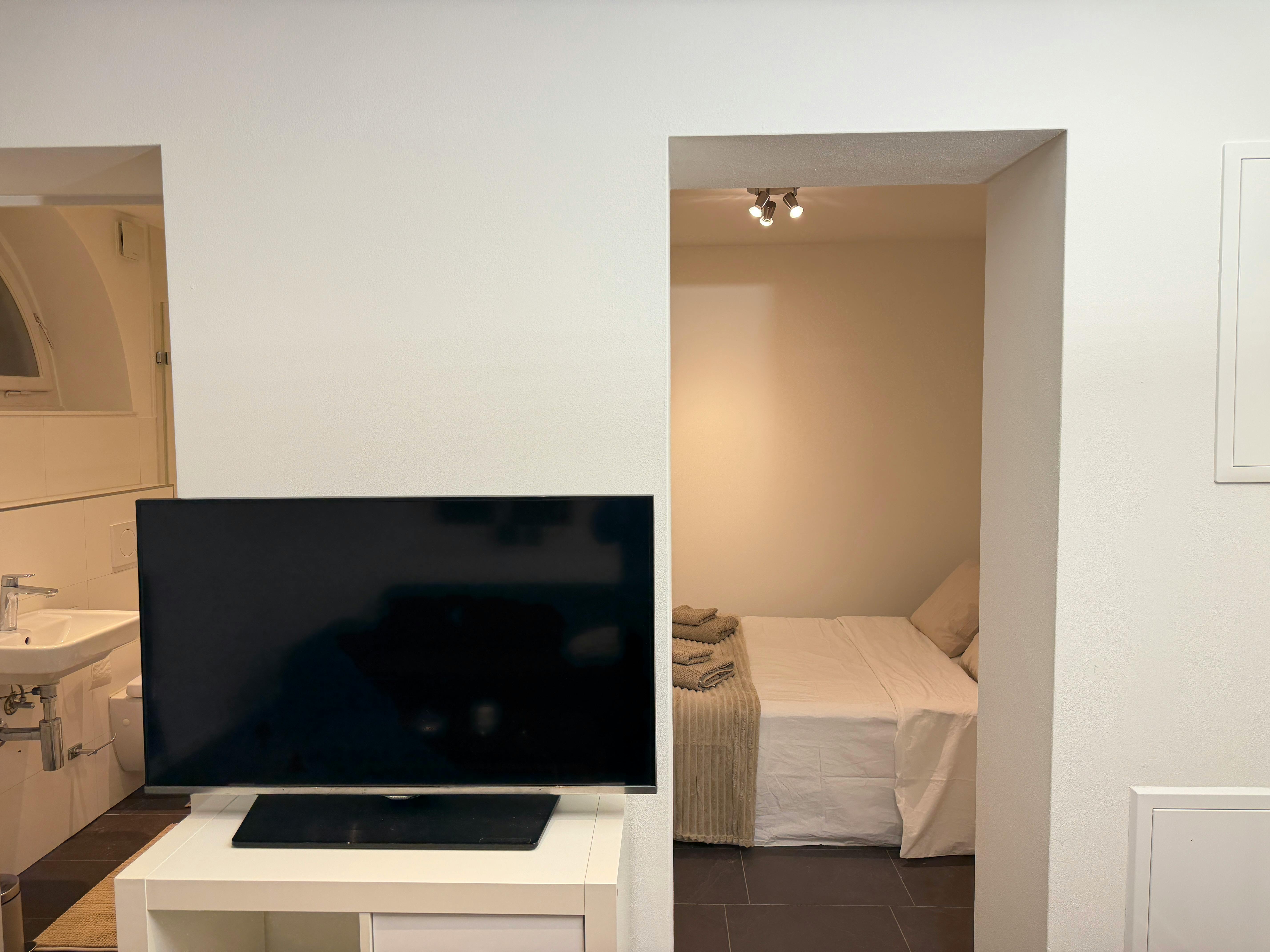 Студия сдается в аренду за 2 570 € в месяц в Rüschlikon, Alte Landstrasse