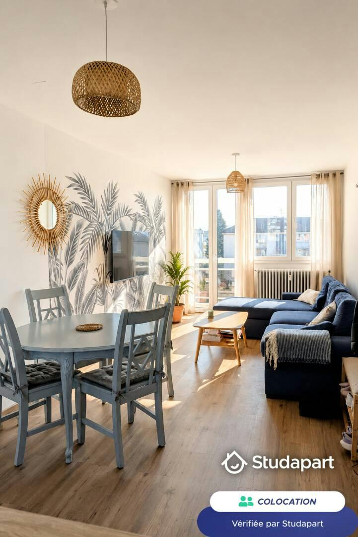 Private room for rent for €730 per month in Ville-la-Grand, Rue Henri Dunant