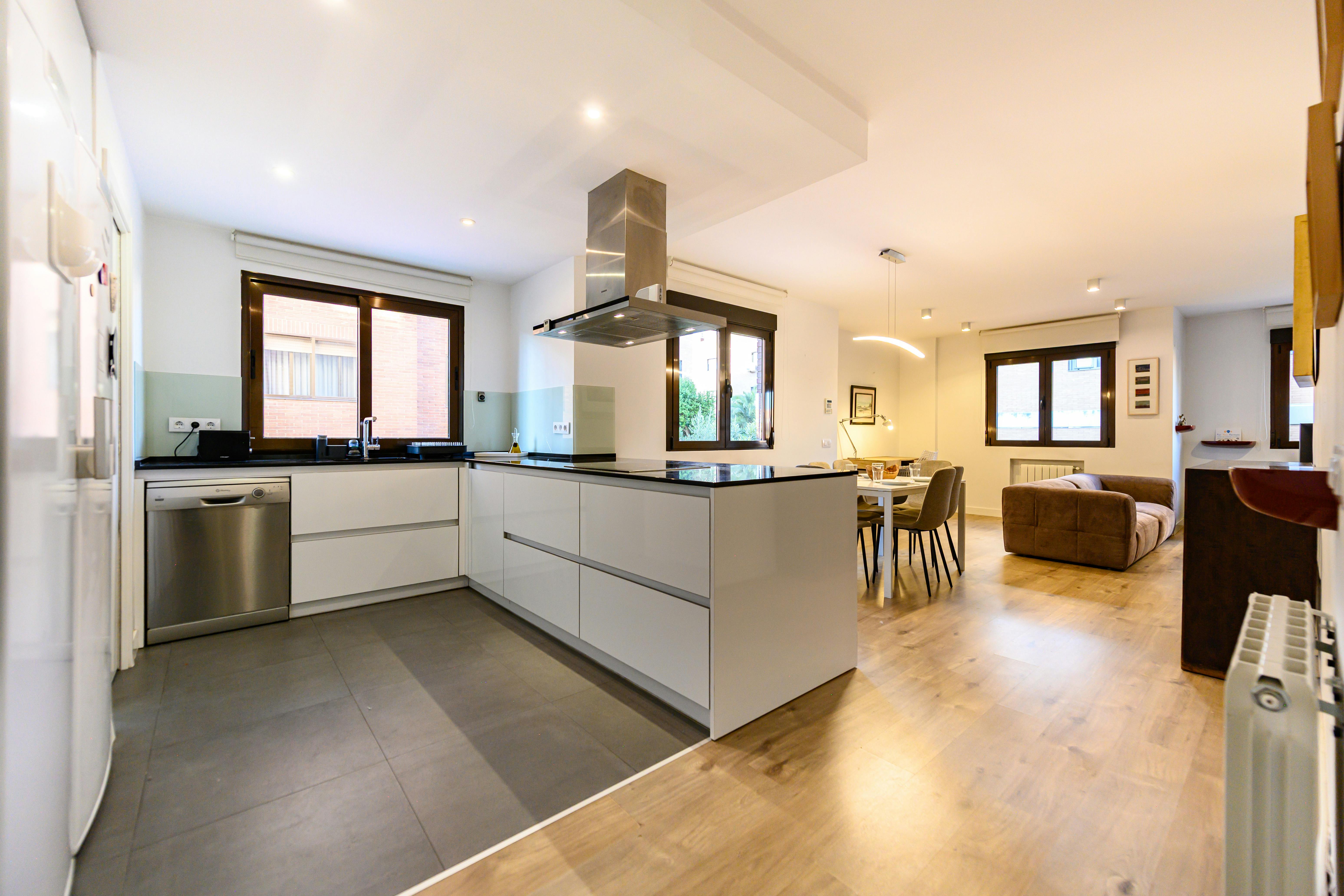 3-Bedroom Apartment in Calle de Arturo Soria, Madrid (1741408) ROOM 2