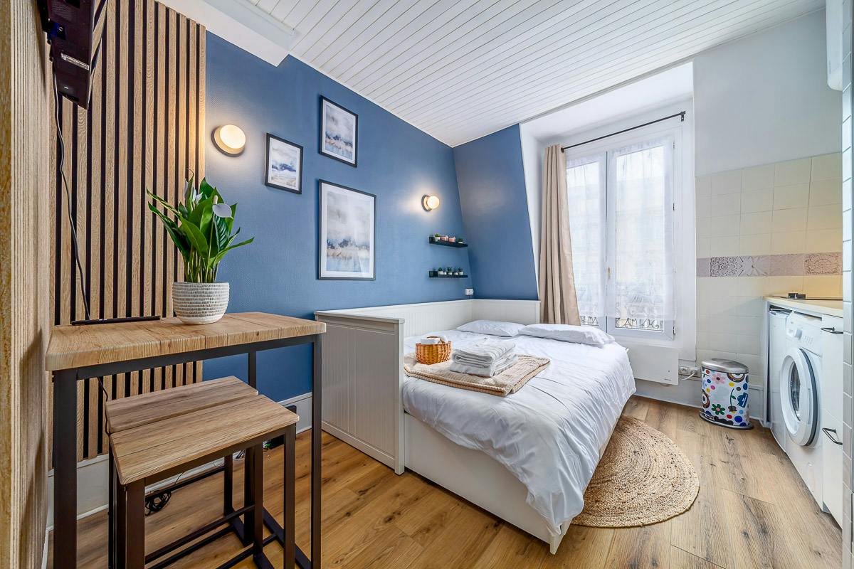 Studio for rent for €1,350 per month in Paris, Rue du Château Landon