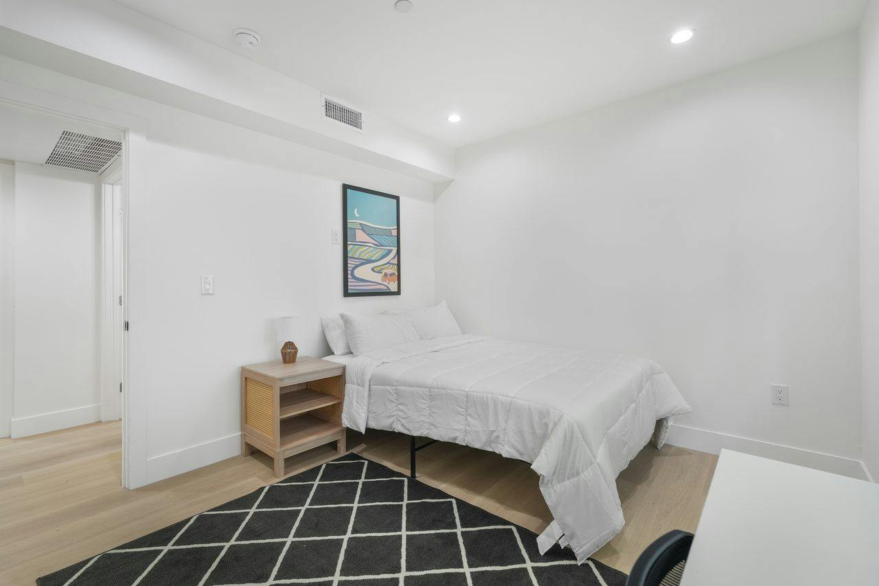 Apartment for rent for €1,800 per month in Los Angeles, North June Street