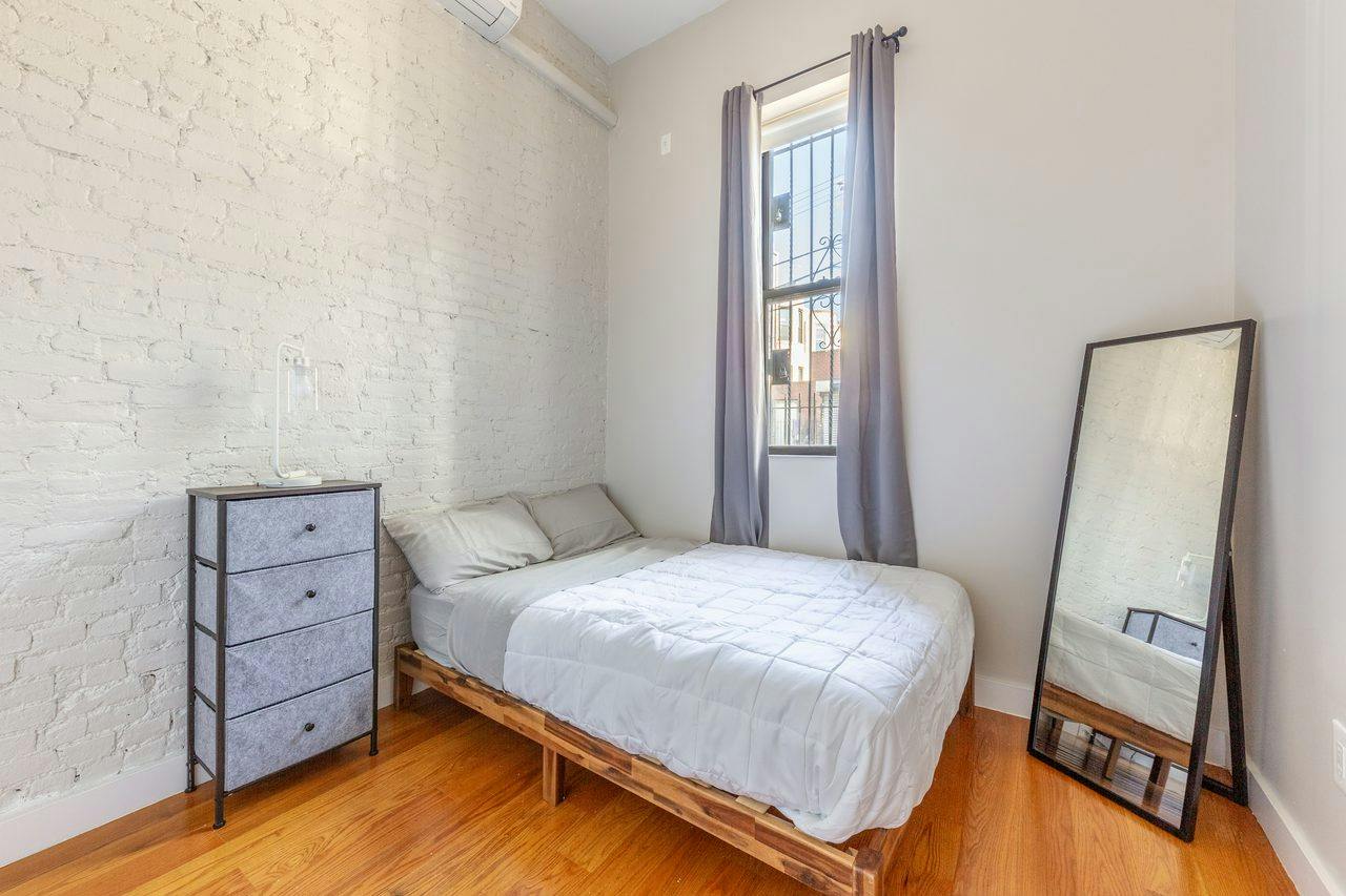 Apartamento en alquiler por 2258 € al mes en Queens, 68th Avenue