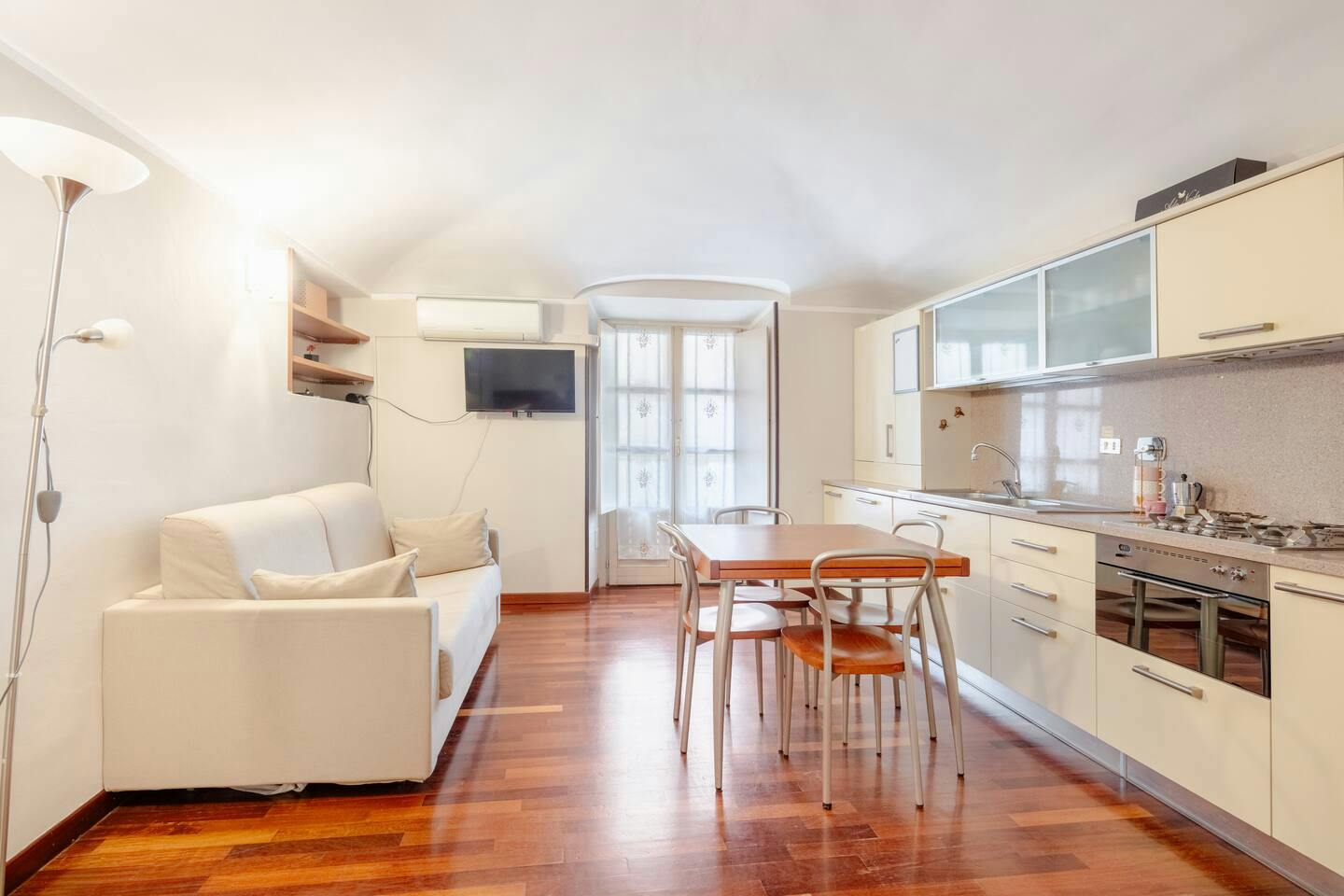 1-Bedroom House in Via San Massimo, Turin (1741553) ROOM 1