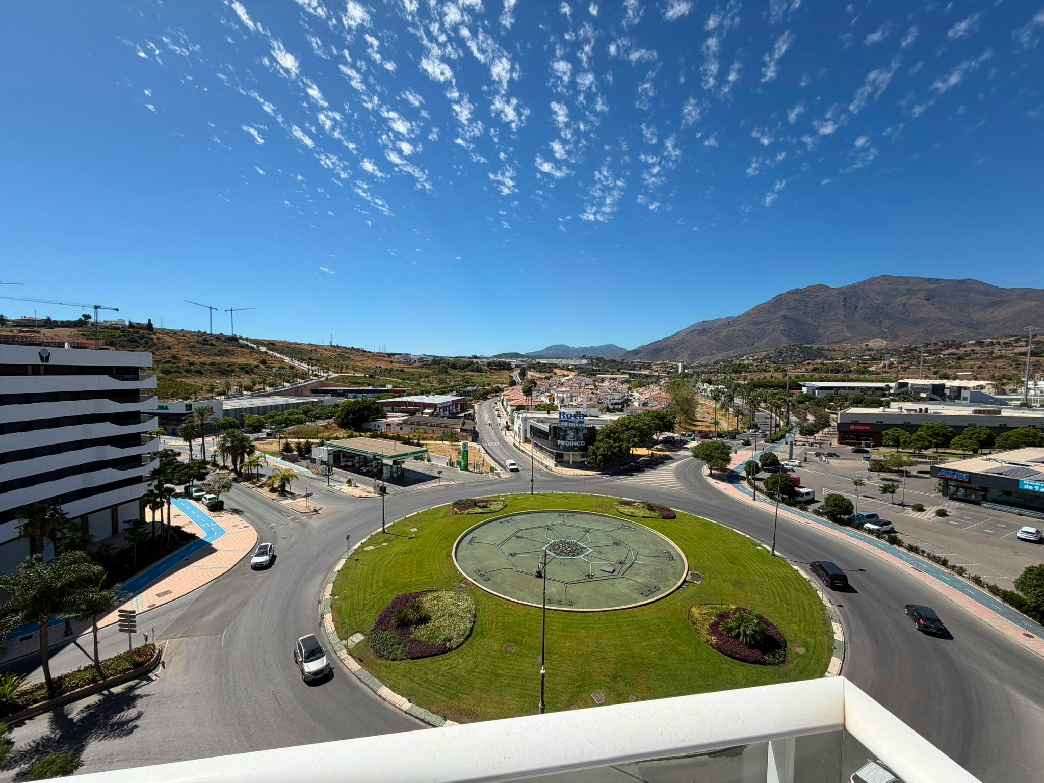 Appartement à louer pour 2 600 €/mois à Estepona, Calle Policía Nacional