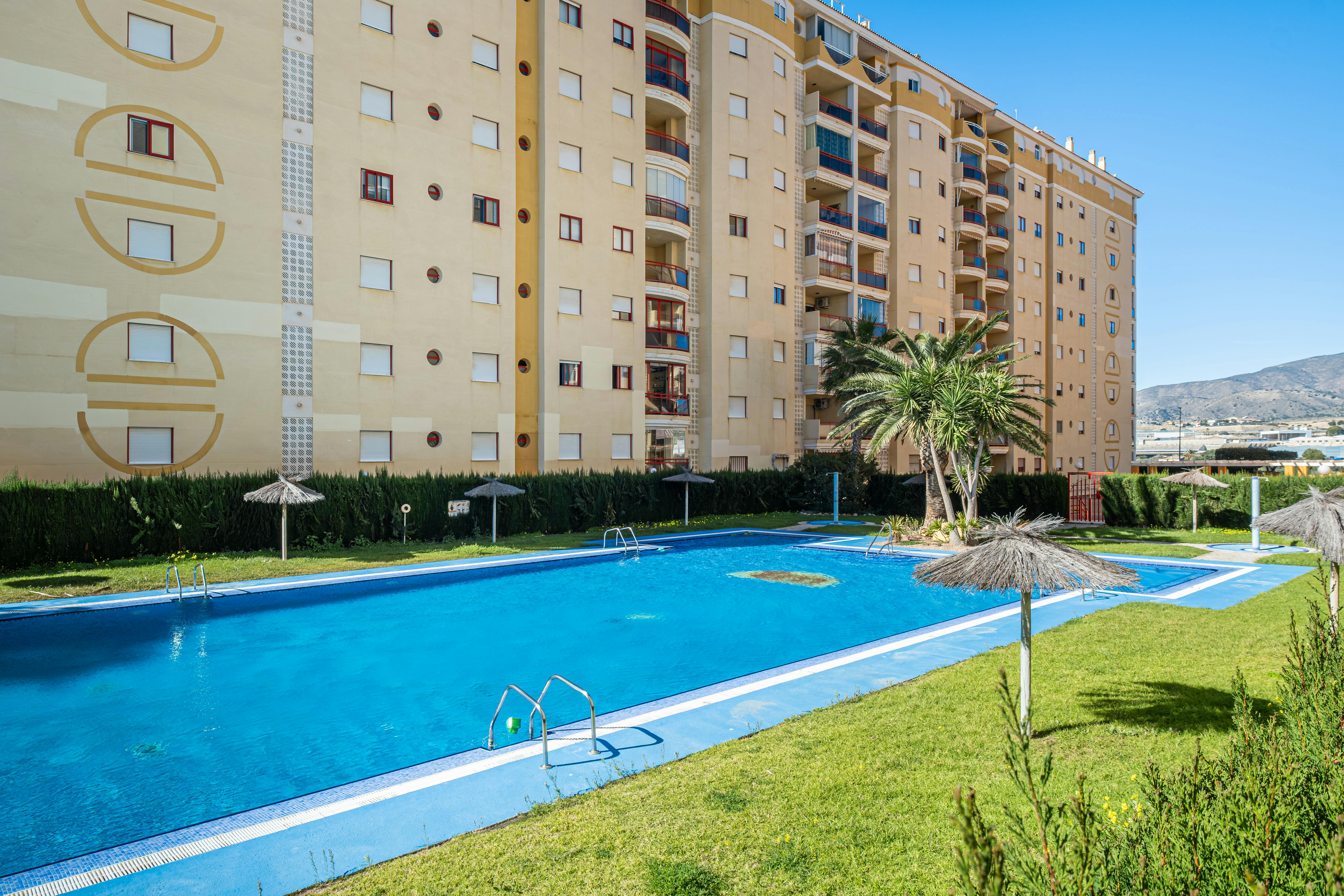 Apartment for rent for €985 per month in Villajoyosa, Calle Baladre