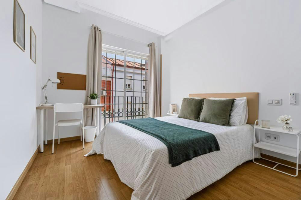 Calle de Navas del Rey, Madrid preview