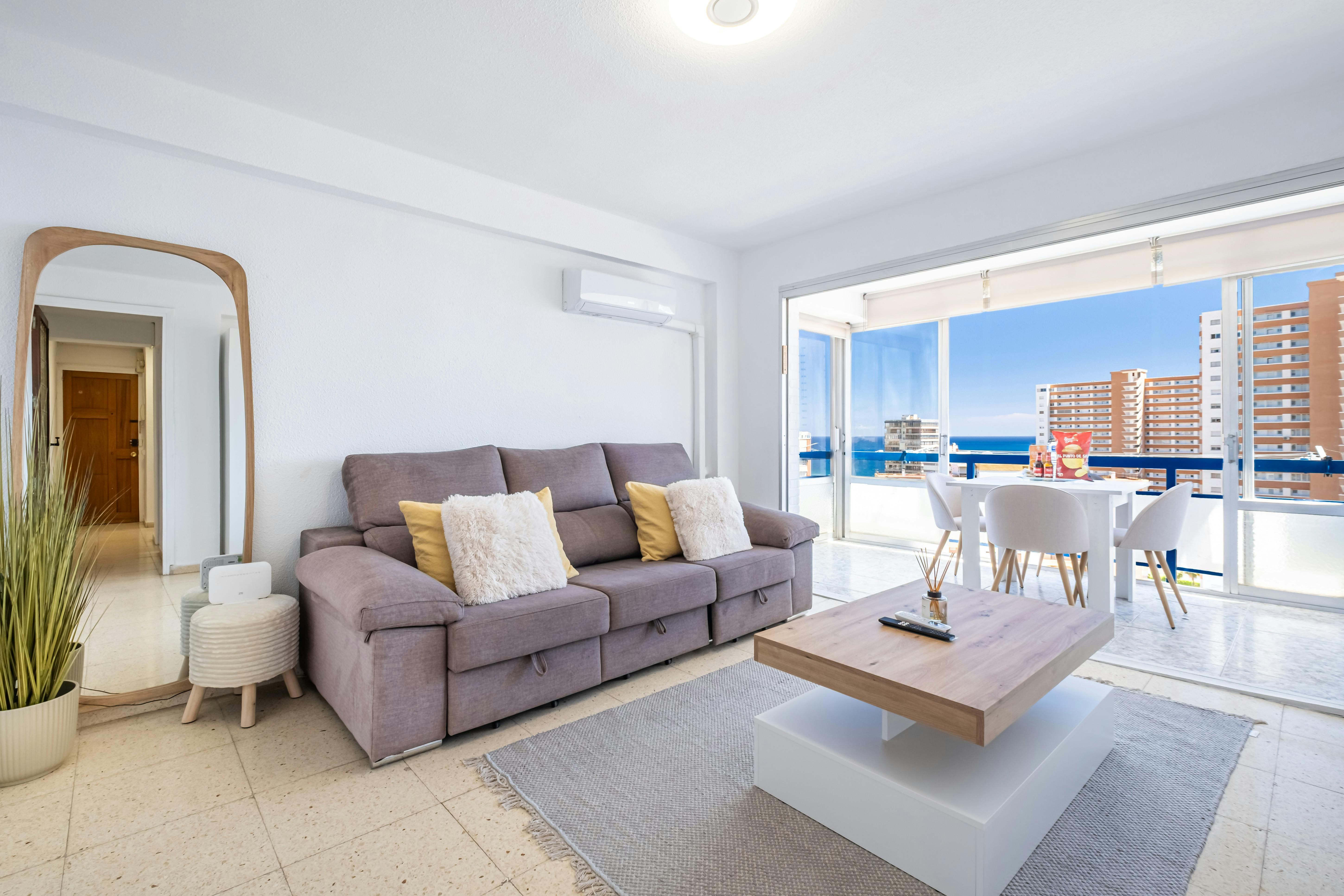 Apartment for rent for €1,100 per month in Benidorm, Avenida de Cuba
