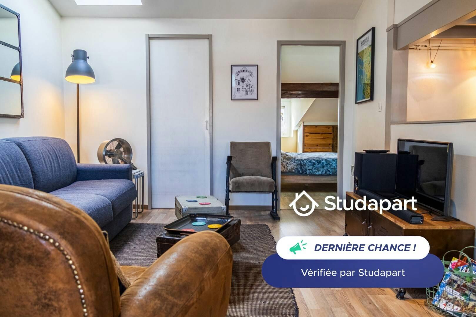 Appartement te huur voor € 825 per maand in La Rochelle, Rue des Fonderies